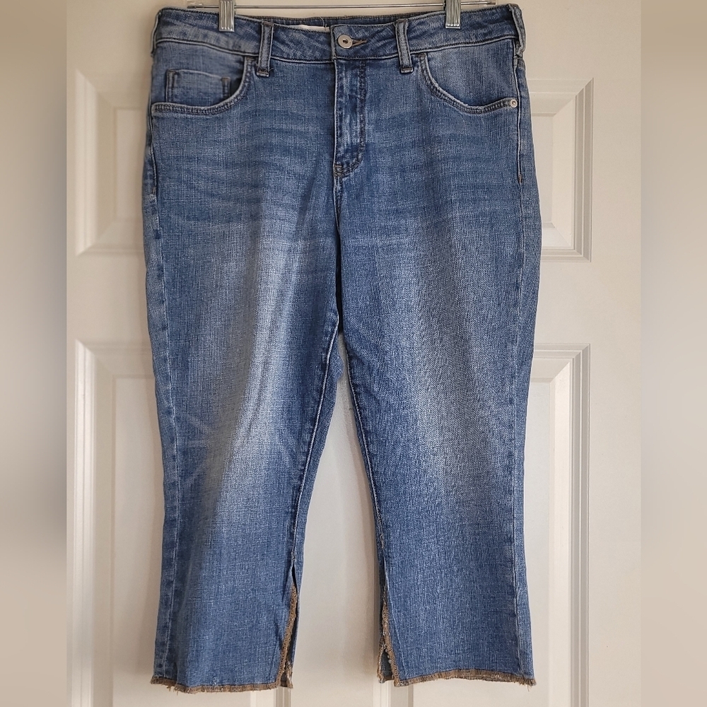 Anthro Pilcro Medium Wash Denim Capri Pedal Pushers - Size 30